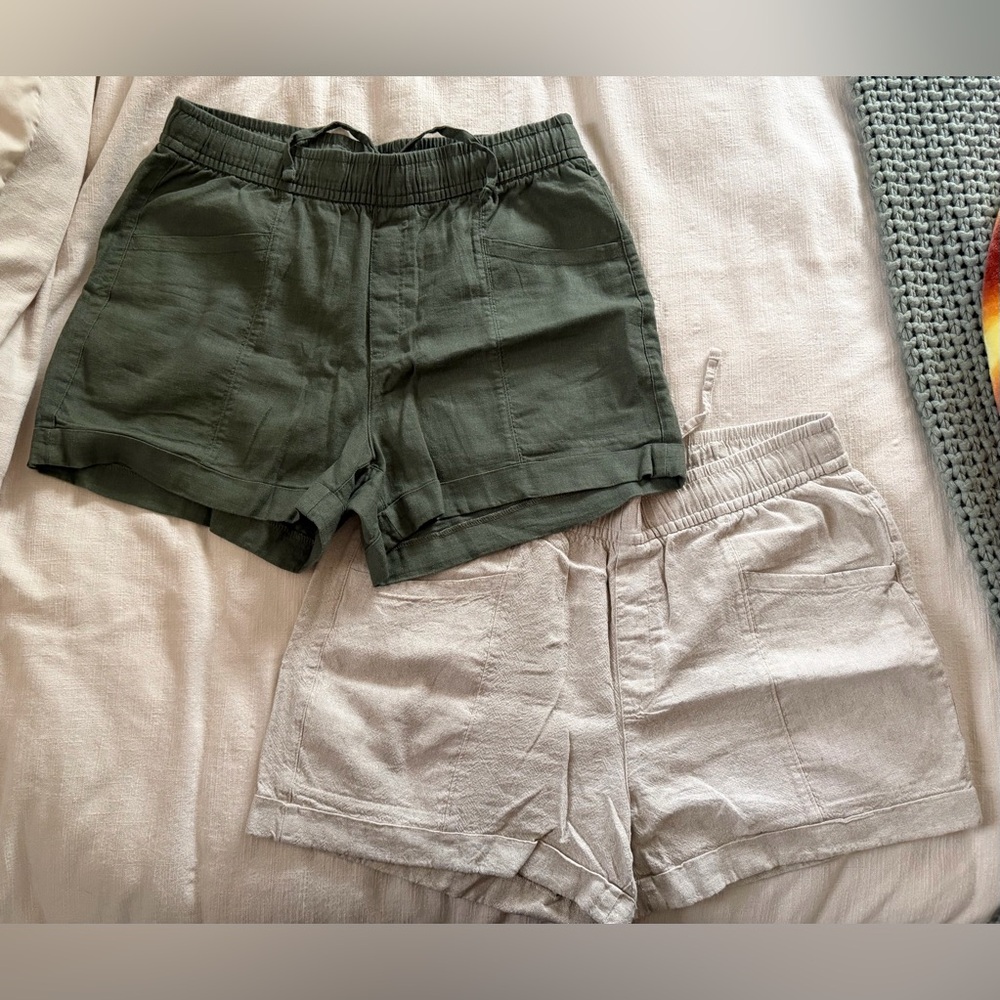 Old Navy Women's Linen Blend Shorts - Green and Beige